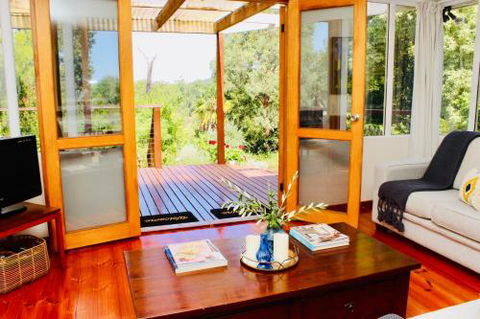 Nagoondie Studio - Mackay Tourism 6