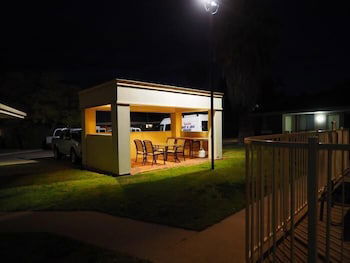 Jacaranda Motel & Holiday Units - Mackay Tourism 0