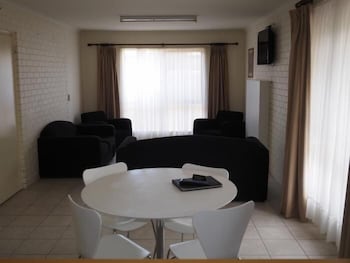 Jacaranda Motel & Holiday Units - Mackay Tourism 5