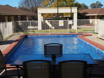 Jacaranda Motel & Holiday Units - Mackay Tourism 3