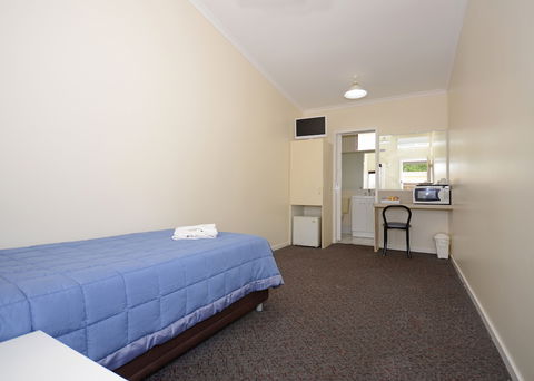 Ned Kelly's Motel - Mackay Tourism 3