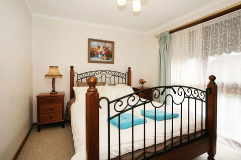 40 Thames Holiday Unit - Mackay Tourism 1