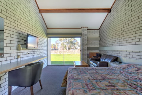 Bairnsdale Motor Inn - Mackay Tourism 4
