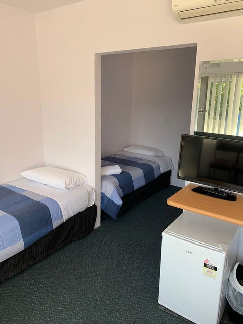 Mt Beauty Motor Inn - Mackay Tourism 1