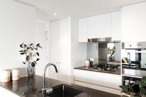 RNR Serviced Apartments North Melbourne - Mackay Tourism 0