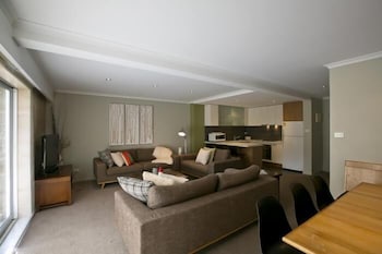 Altitude Apartments - Mackay Tourism 0