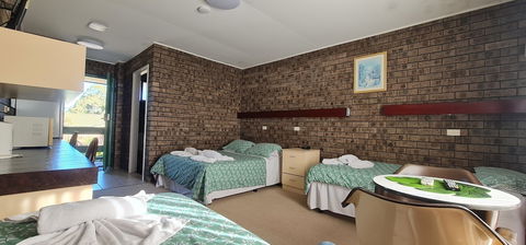 Sussex Inlet Motel - Mackay Tourism 0