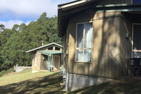 Jenolan Cabins - Mackay Tourism 0