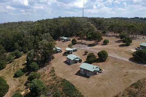 Jenolan Cabins - Mackay Tourism 1
