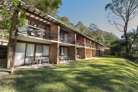 Avoca Beach Hotel - Mackay Tourism 0
