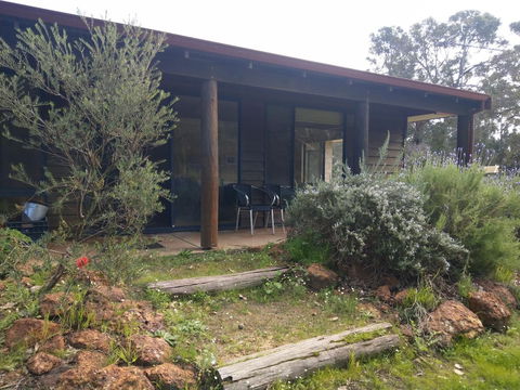 Dunsborough Rail Carriages & Farm Cottages - Mackay Tourism 3