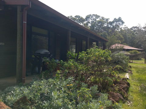 Dunsborough Rail Carriages & Farm Cottages - Mackay Tourism 4