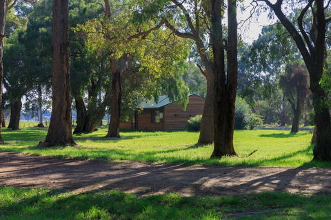 Dunsborough Rail Carriages & Farm Cottages - Mackay Tourism 1