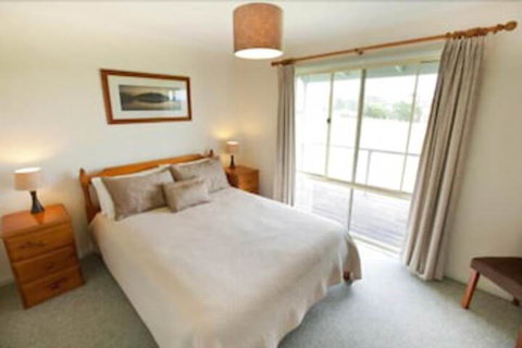 Mystery Bay Cottages - Mackay Tourism 6
