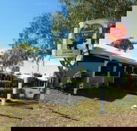 Landsborough Lodge Motel - Mackay Tourism