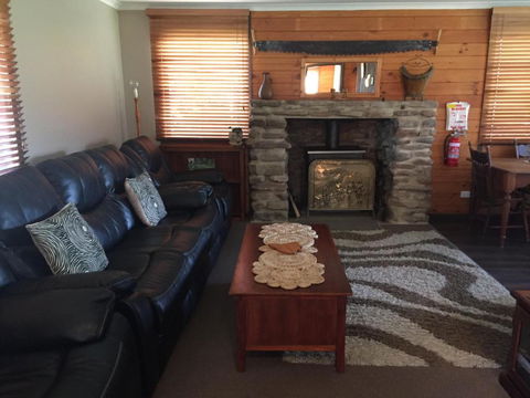 Duffys Country Accommodation - Mackay Tourism 4