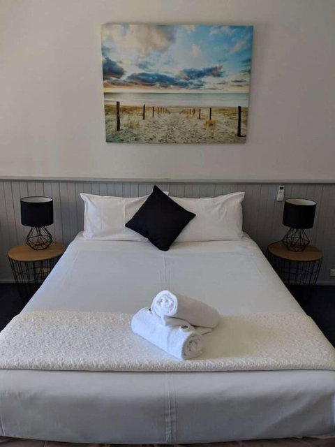 Squid Ink Motel - Mackay Tourism 4