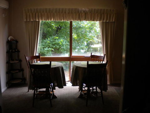Hillview Oak B & B - Mackay Tourism 1