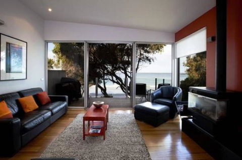 Battery Cove Beach Front Apartment - Mackay Tourism 1