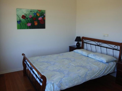 Absolute Waterfront Cottage - Mackay Tourism 6