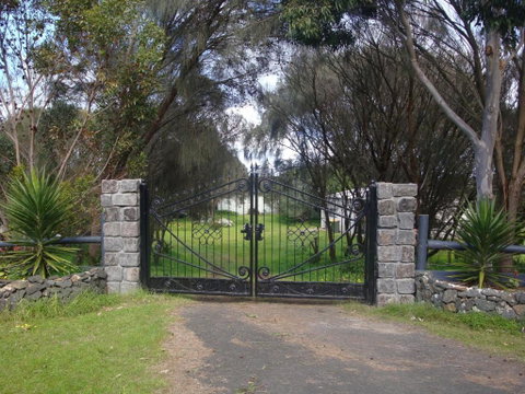 Absolute Waterfront Cottage - Mackay Tourism 5
