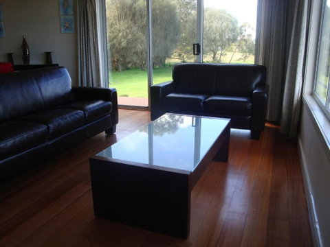 Absolute Waterfront Cottage - Mackay Tourism 2