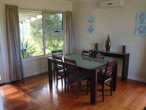 Absolute Waterfront Cottage - Mackay Tourism 4