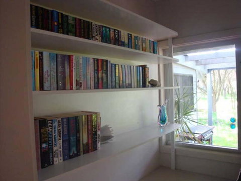 Absolute Waterfront Cottage - Mackay Tourism 1