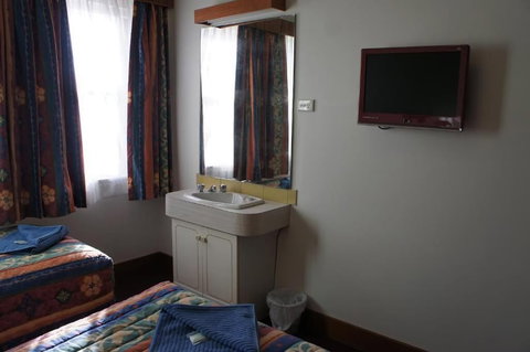 Monarch Motel Hotel - Mackay Tourism 4