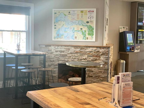 Lake Mulwala Hotel Motel - Mackay Tourism 1