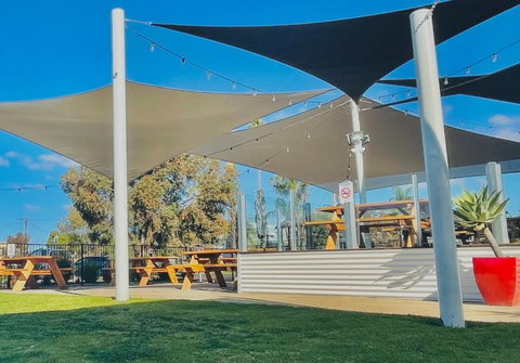 Lake Mulwala Hotel Motel - Mackay Tourism 2