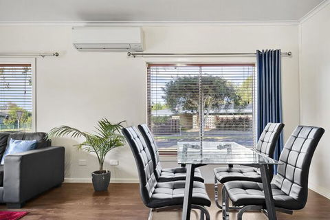 Short Stays Gippsland - Mackay Tourism 2