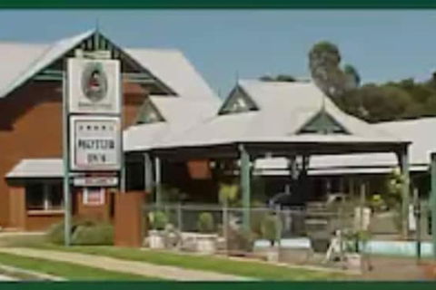 Young Federation Motor Inn - Mackay Tourism 5
