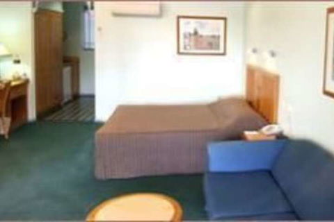 Young Federation Motor Inn - Mackay Tourism 4