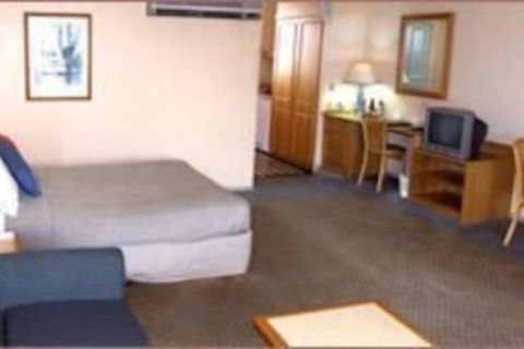 Young Federation Motor Inn - Mackay Tourism 1