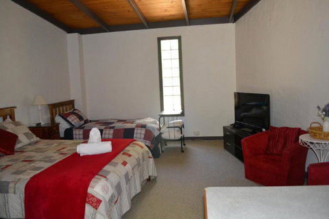 Colonial Motel - Mackay Tourism 1