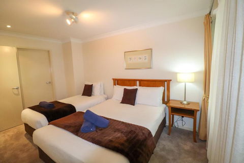 Dollarbird Treetops Townhouse - Mackay Tourism 3