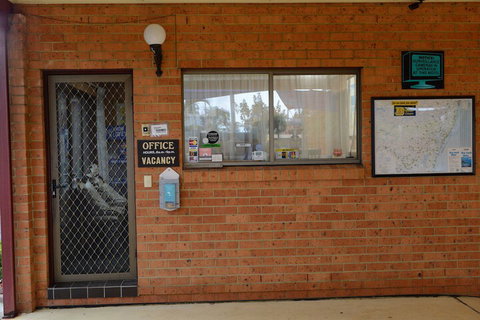 Sapphire Palms Motel - Mackay Tourism 1