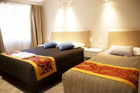 Sapphire Palms Motel - Mackay Tourism 3