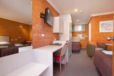 Sapphire Palms Motel - Mackay Tourism 4