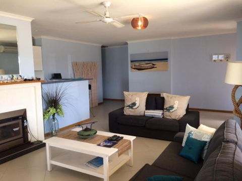 Salty Air Apartments Kingscote Kangaroo Island - Mackay Tourism 5