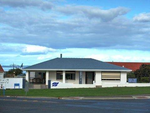 Salty Air Apartments Kingscote Kangaroo Island - Mackay Tourism 4