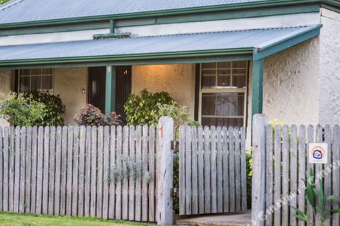 Georgies Cottage - Mackay Tourism 3