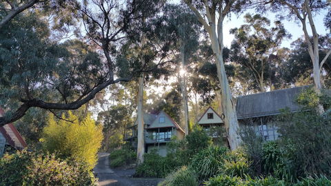 Great Ocean Road Cottages - Mackay Tourism 3