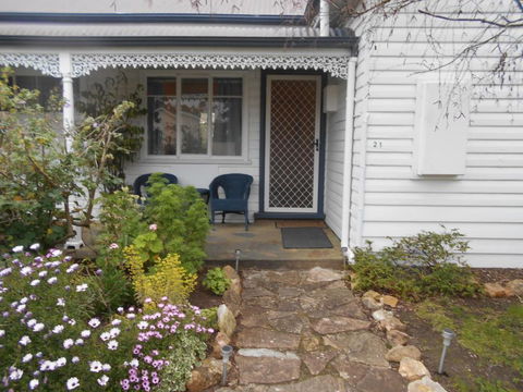 Travellers Rest B & B - Mackay Tourism 3