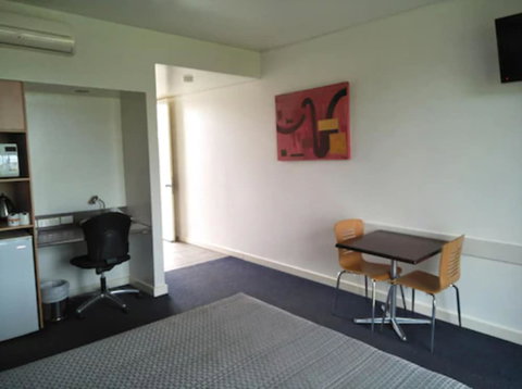 Country Roads Motor Inn Dysart - Mackay Tourism 5