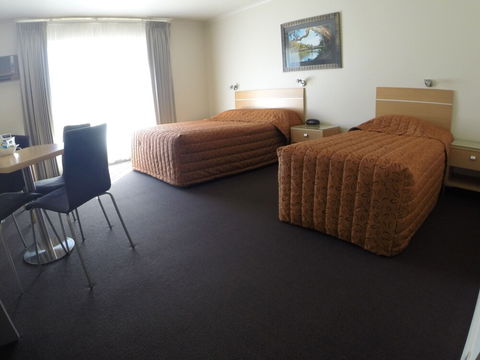 CluBarham Motel - Mackay Tourism 3