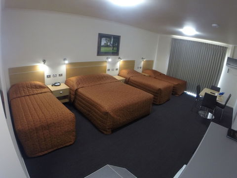 CluBarham Motel - Mackay Tourism 4