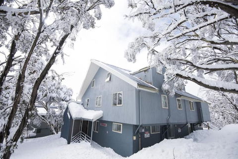 Terama Ski Lodge - Mackay Tourism 0