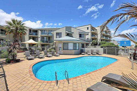Scarborough Beach Front Resort Shell 4 - Mackay Tourism 2